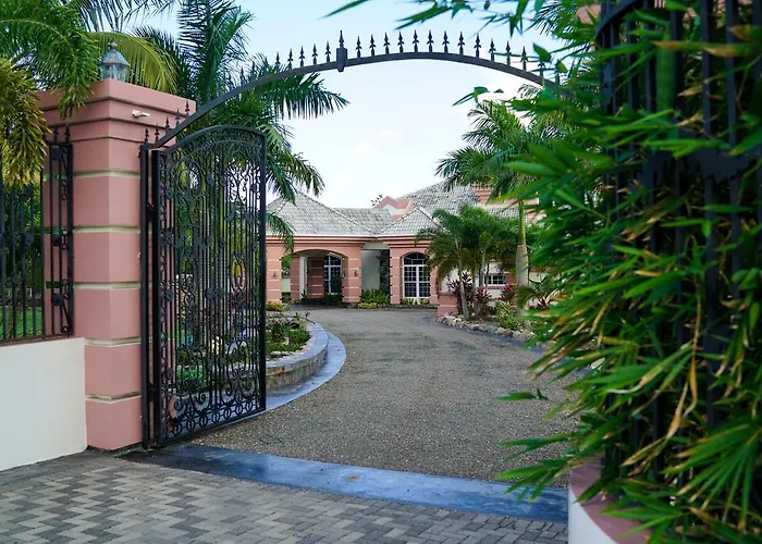 Villa Dora Mae *